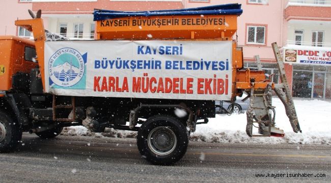 Büyükşehir'in 125 araç ve 273 personeli karla mücadele için hazır kıta
