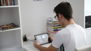 Büyükşehirin tabletleri öğrencilere ulaşıyor