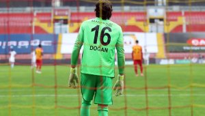 Doğan Alemdar ligin en genç kalecisi oldu