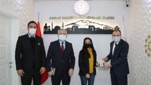 Eğitim ve Öğretime Verilen Arada Hayalindeki Kitabı Yazdı