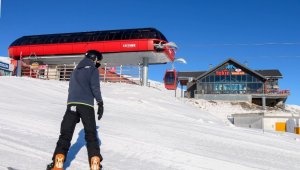 Erciyes'te kayak keyfi tüm hızıyla sürüyor