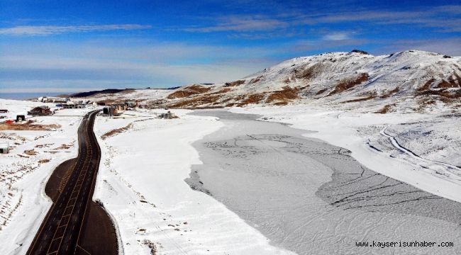 Gölet buz tuttu ortaya eşsiz görüntüler çıktı