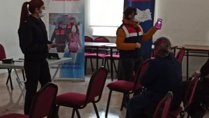 Jandarma kadınlara 'KADES' eğitimi verdi