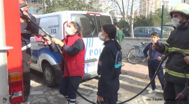 Kadın itfaiyeciler yangından yangına koşuyor