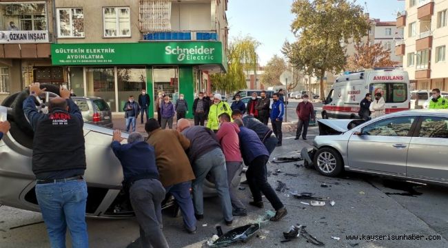 Kaza yapan otomobil ters döndü: 3 yaralı