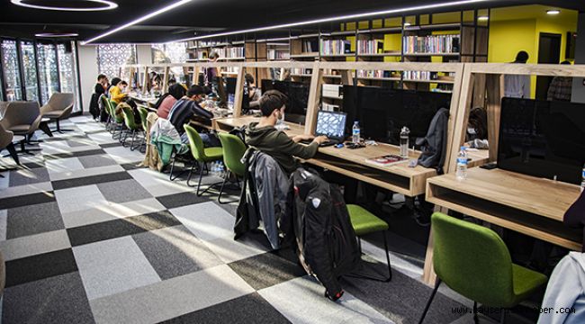 KÜTÜPHANEYE 22 BİN ZİYARETÇİ