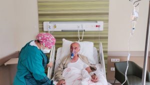 "Oksijen maskesini takmaktansa, maske takın"