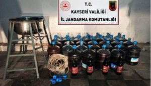 Tomarza'da 700 litre kaçak içki ele geçirildi