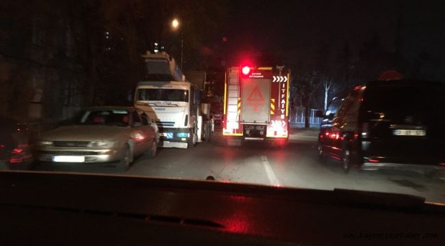 Yangın ihbarı itfaiye ve polis ekiplerini harekete geçirdi