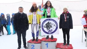 -Kayakçılara madalyaları Kabakcı'dan