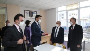 Başkan Büyükkılıç, sıfır vakaya düşen Sarız'da kütüphane açtı, muhtarlara seslendi