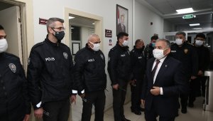 Başkan ve Validen görevlilere hem moral hem de yeni yıl ziyareti