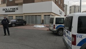 Bunalımda olan şahıs 7. Kattan atlayarak yaşamına son verdi