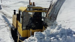 Büyükşehir'in 'kar' timi ilçede kapalı yol bırakmıyor