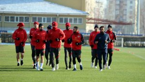 Dan Petrescu: "Fenerbahçe büyük bir takım"