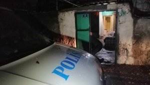 Hırsızlık için girdikleri evde suçüstü yakalandılar