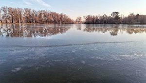Kayseri eksi 14'ü gördü göl buz tuttu