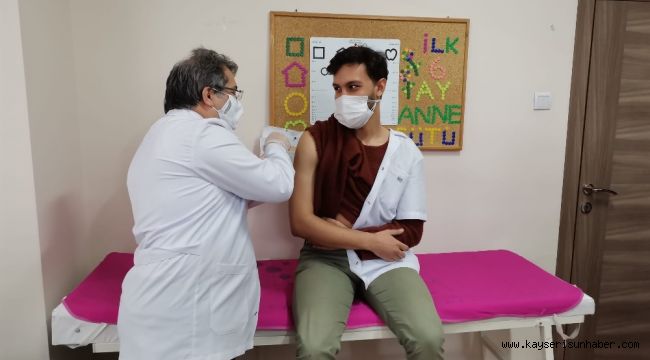 Kayseri'de sağlık çalışanlarından aşıya rekor talep