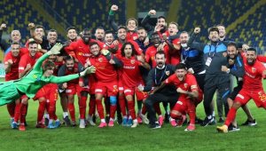 Kayserispor 1 yılda 8 kez kazandı