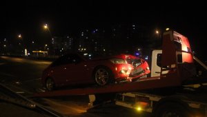 Kısıtlamayı delip kaza yaptı, kendisini görüntüleyen muhabire saldırdı