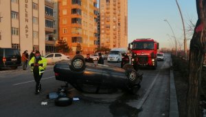 Kontrolden çıkan otomobil ağaca çarpıp takla attı: 2 yaralı