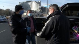 Sokak hayvanlarını beslemek için izinsiz sokağa çıkan 2 kişiye ceza