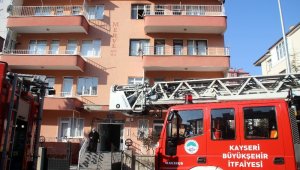 Yakınlarının evinin yandığını gördüler, gözyaşı döktüler