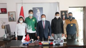 Adana THOM yüzme sporcularından Kabakcı'ya ziyaret