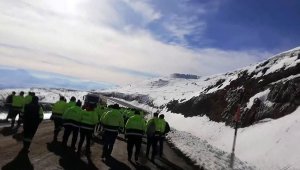 Altın madeni işçileri 15 TL'lik zamma tepki için eylem yaptı