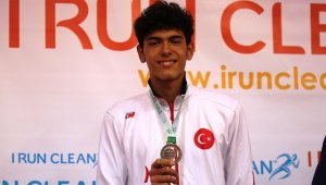Atilla Göktuğ Taştelen bronz madalya ile döndü