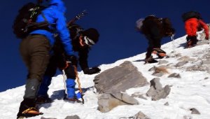 Dağcıların 'rüzgarla' imtihanı