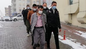 Kayseri'deki DEAŞ operasyonunda gözaltına alınan 4 kişi adliyede