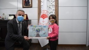 Mustafa Şahin Dünya Gıda Günü Afiş Yarışmasına katılan öğrencileri makamında ağırladı