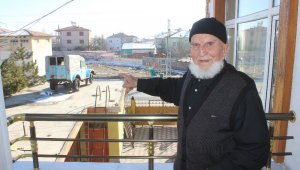 Sami Dede 50 yıllık aracını satmaya kıyamayınca, dama çıkardı