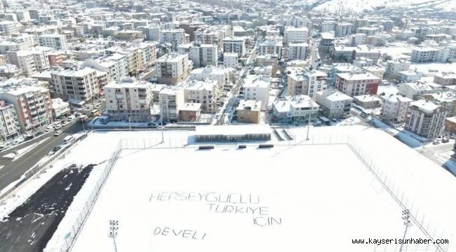 Stada 'Her şey güçlü Türkiye için' yazdılar