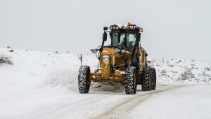 Talas Belediyesi kar temizleme çalışmalarına aralıksız devam ediyor
