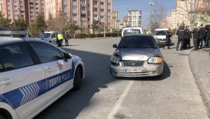 Ticari araç ile otomobili karıştığı kazada şans eseri yaralanan olmadı