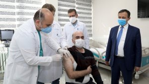 Yerli aşıda Faz-2 çalışmasının ilk dozu gönüllülere uygulanmaya başlandı