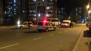 Yol kenarındaki şüpheli çanta polisi harekete geçirdi