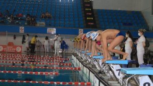 Yüzme yarışları başladı