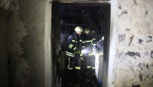 Alkollü şahıs evini ateşe verdi