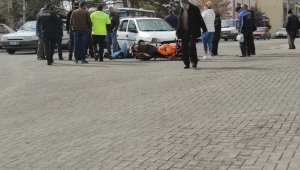 Aracın çarptığı motosiklet sürücüsü yaralandı