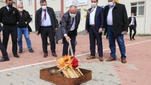 Başkan Öztürk Nevruzu kutladı, halka fidan dağıttı
