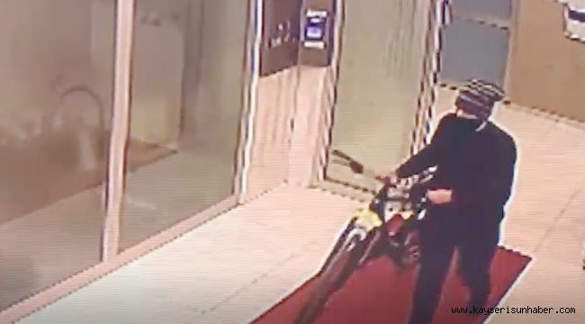 Bisiklet hırsızı güvenlik kamerasına yakalandı