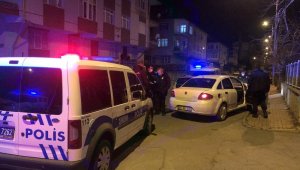 Çalıntı otomobile polisten kaçarken kaza yapınca yakayı ele verdiler