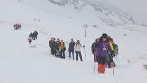 Doğa tutkunu dağcılar Kadınlar Günü'nde zirvede buluştu