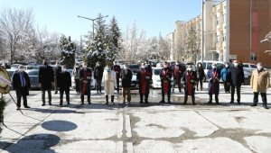 ERÜ'de 14 Mart Tıp Bayramı dolayısıyla Çelenk Sunma Töreni düzenlendi