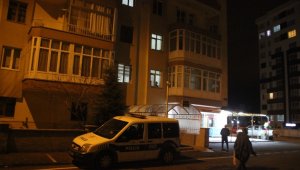 Evinde düşen 2 çocuk annesi kadın hayatını kaybetti