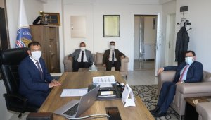 Kabakcı, Talas Gençlik Merkezi ve Seyyid Burhaneddin Erkek Öğrenci Yurdu'nda incelemelerde bulundu