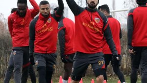 Kayserispor 22 futbolcuyla gitti